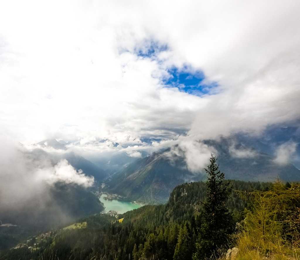 cima fertazza, passeggiata sul monte fertazza, panorama lago di Alleghe e monte Civetta
